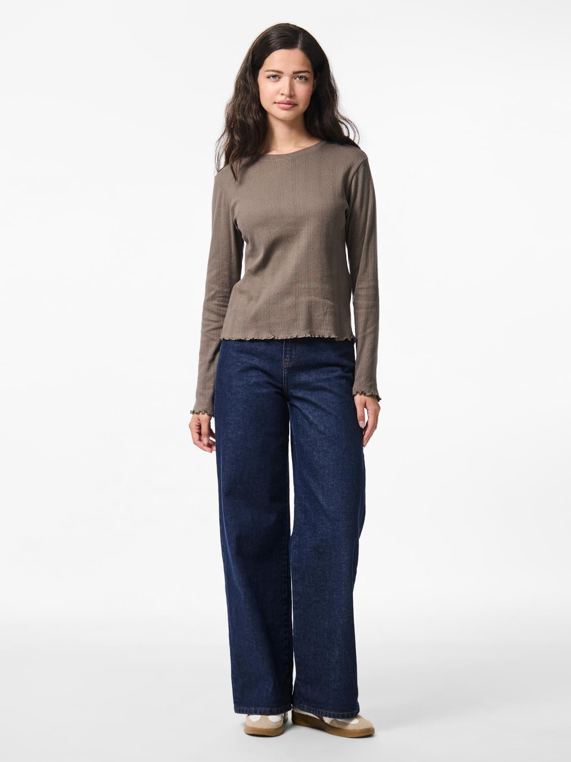 model_shot-front_full